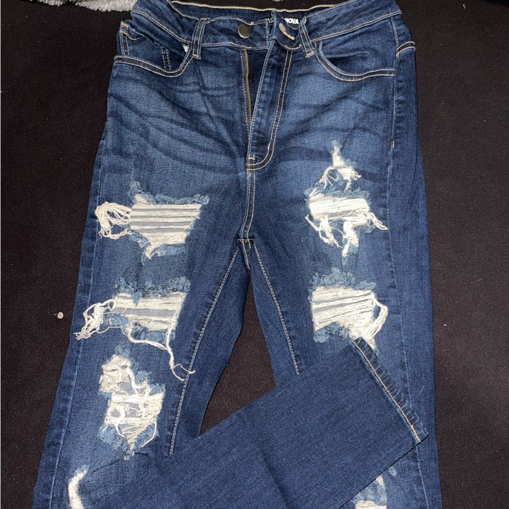 Fashion Nova ripped jeans, size 7 NEVER worn